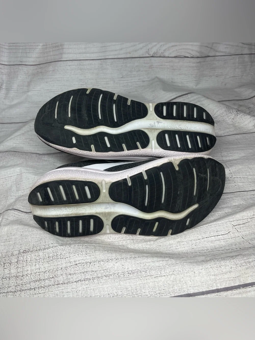 Brooks Women’s 9.5 Ghost 2 Max Black Running Shoes